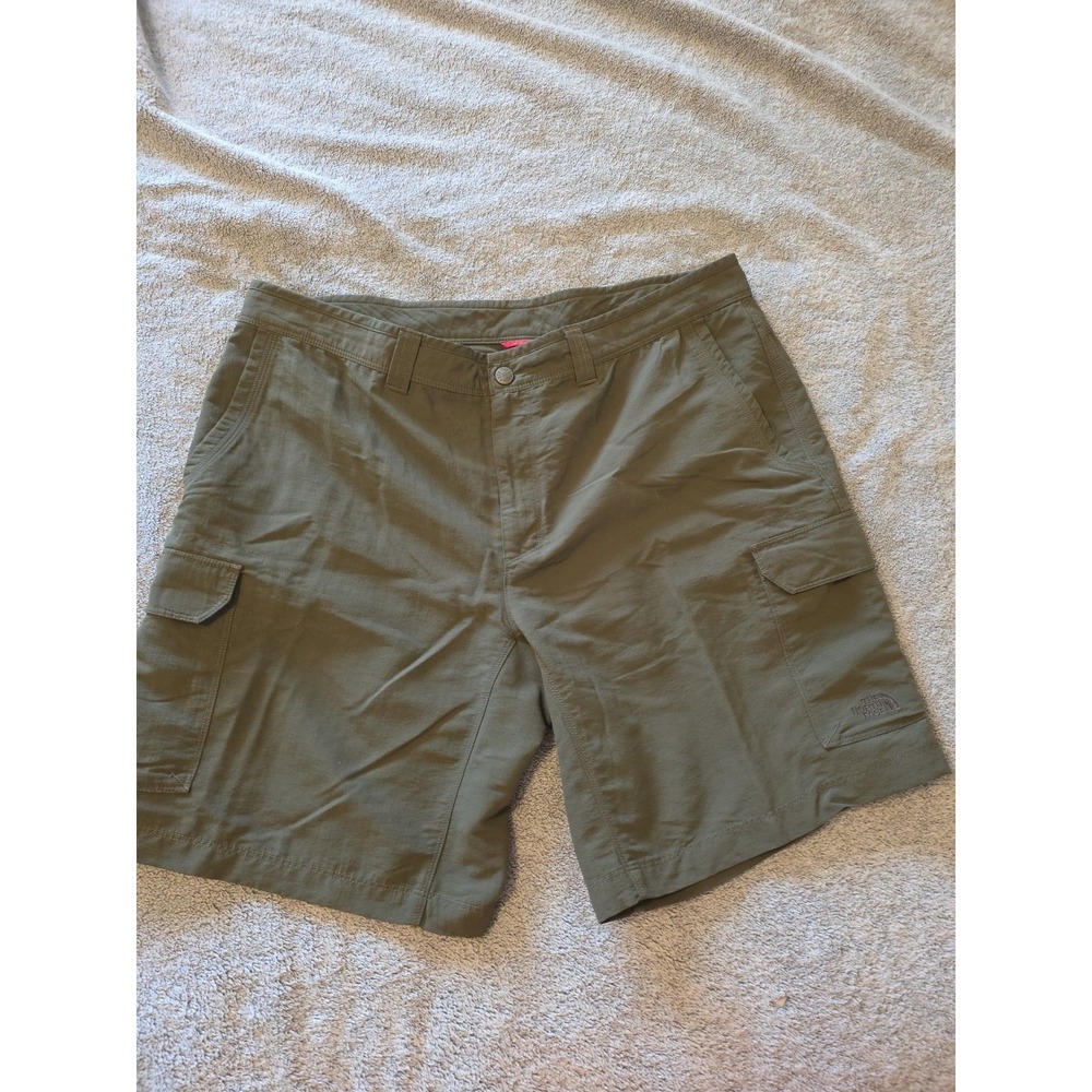 The North Face Cargo Shorts Mens 40 Green Nylon Hiking Outdoors Lightweight